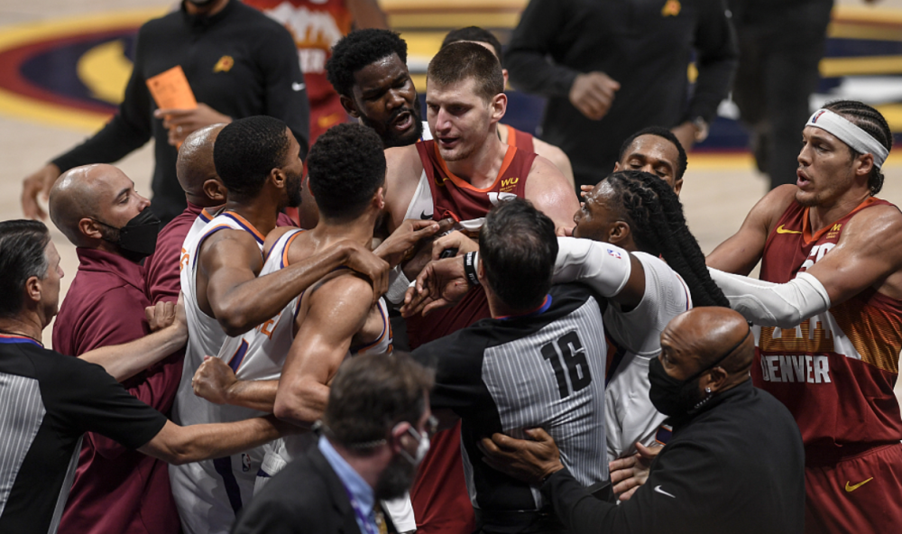 爱游戏2026-太阳横扫福建队，保罗带队取胜