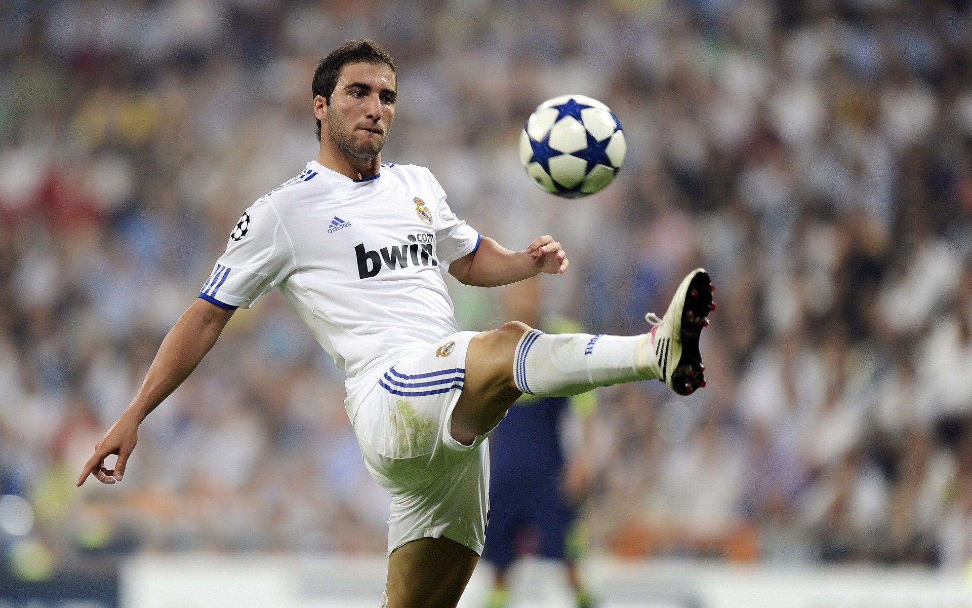 爱游戏官方-厄德高末节接管比赛，当利物浦的红色遇见爱尔兰的绿茵