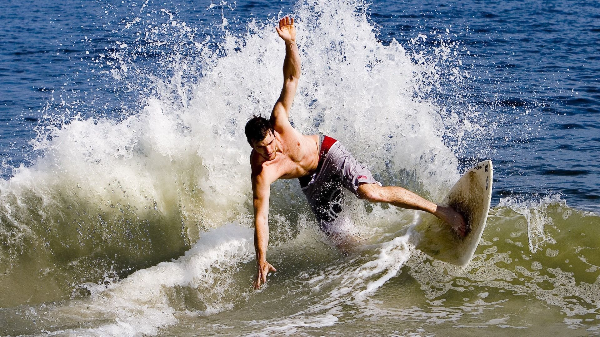 爱游戏在线-西甲国家德比之夜，凯恩在重压下完成救赎与爆发